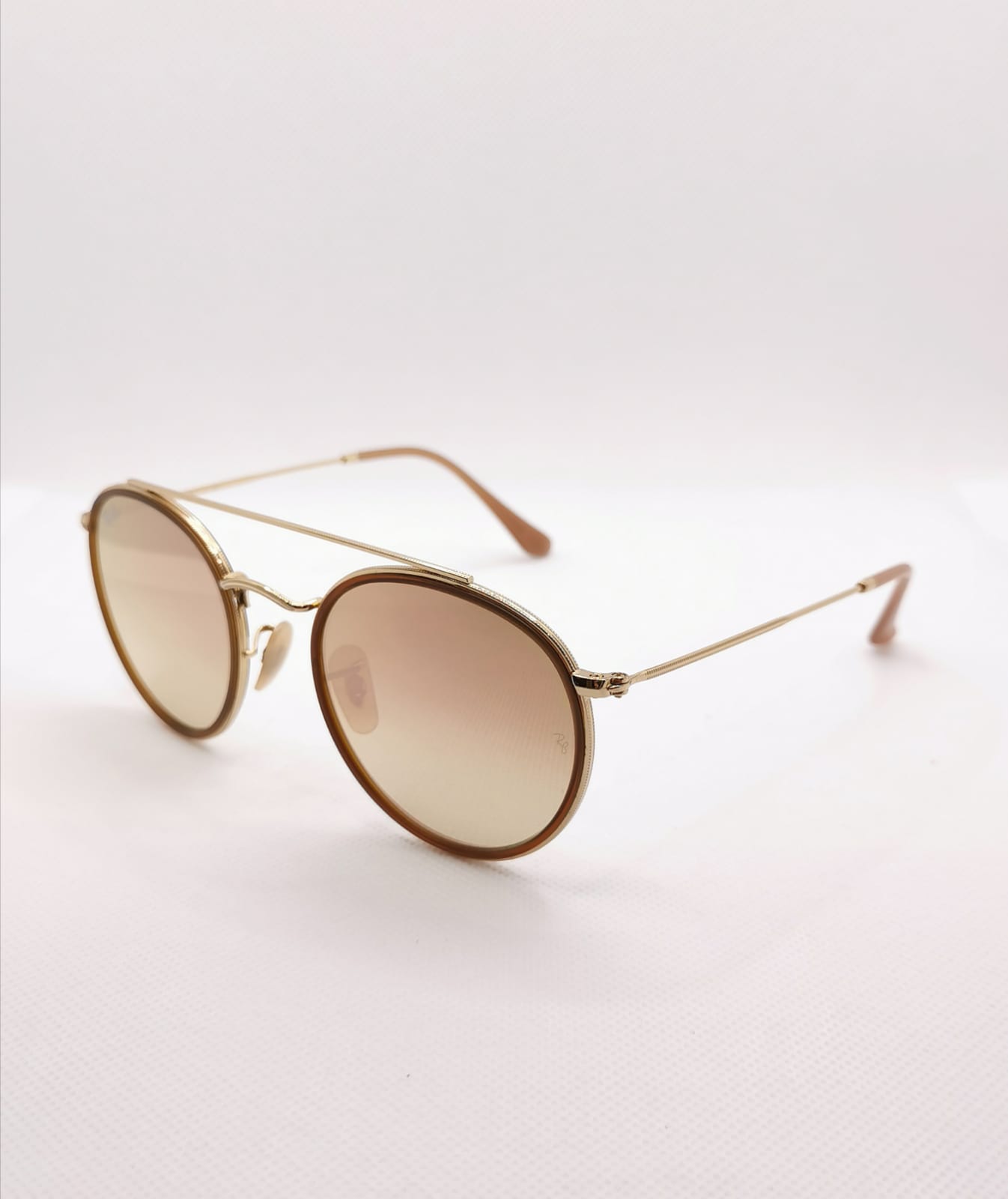 RB3647 - 159€
