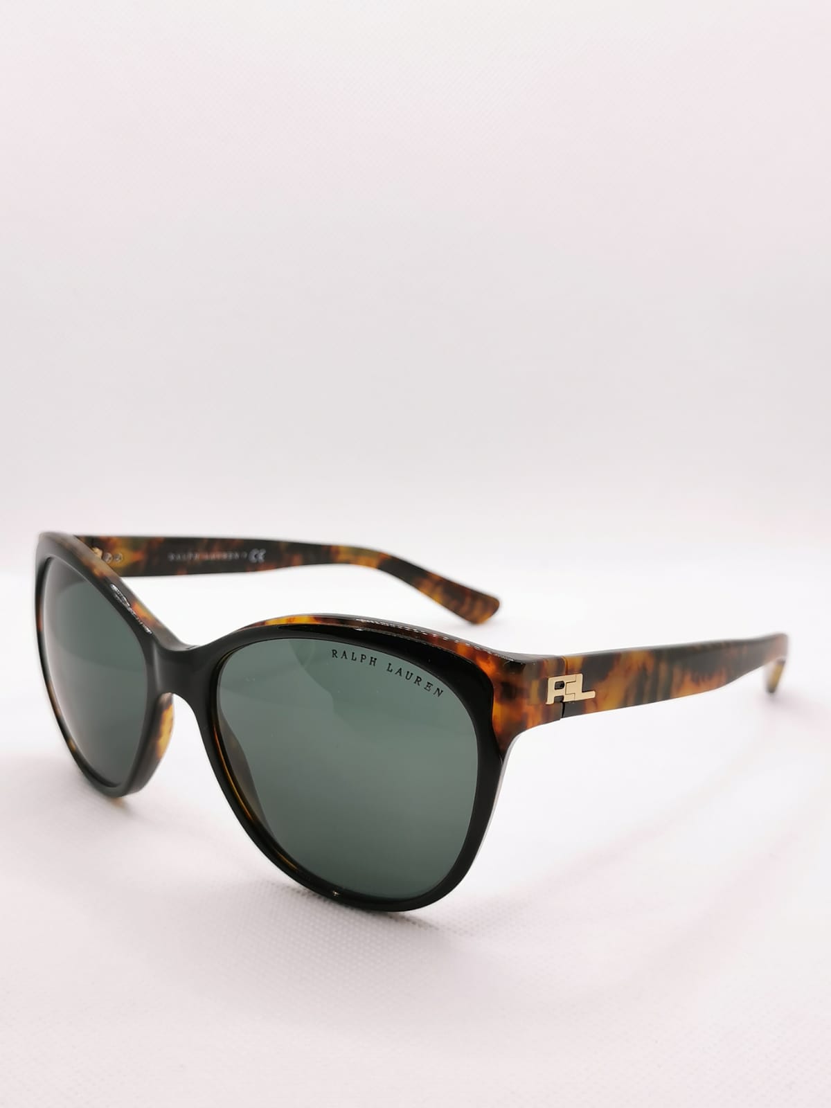 RL8156 - 142€